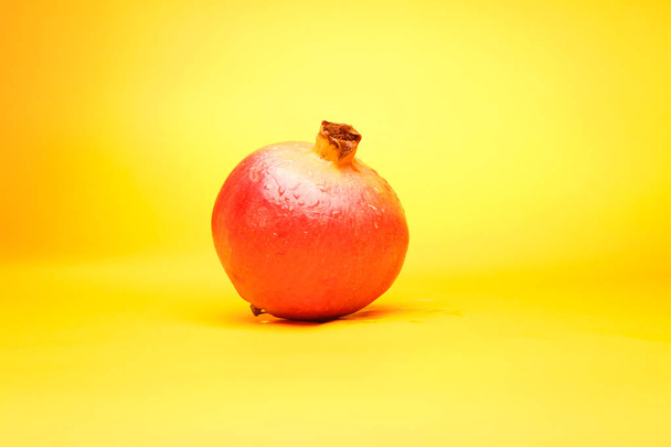 Pomegranate On Yellow - Foto, afbeelding