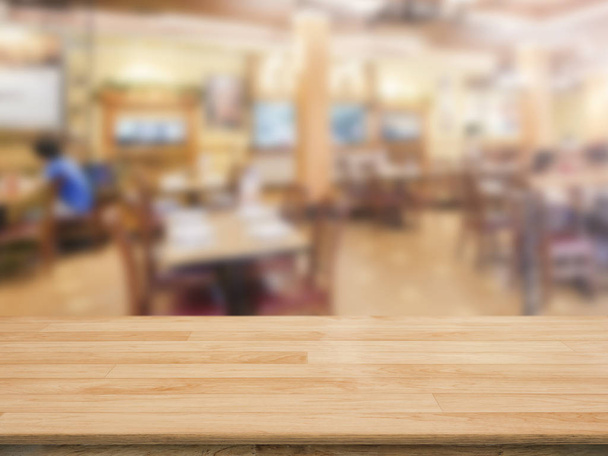 деревянная столешница с размытым фоном ресторана
 - Фото, изображение