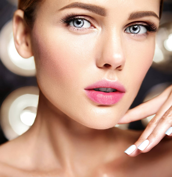 sensual glamour portrait of beautiful woman model with fresh daily makeup - Fotografie, Obrázek