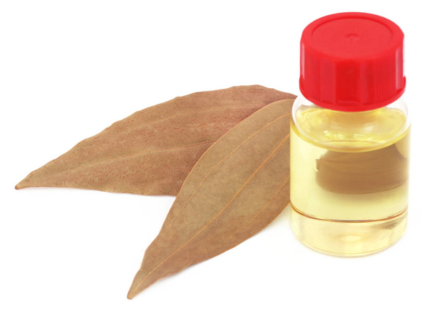 Листья залива с эфирным маслом
 - Фото, изображение