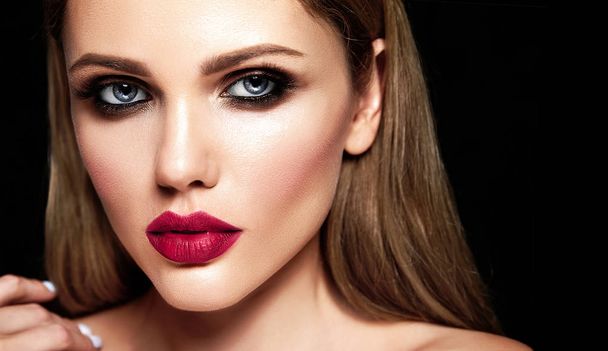 sensual glamour portrait of beautiful woman model with fresh daily makeup - Фото, зображення