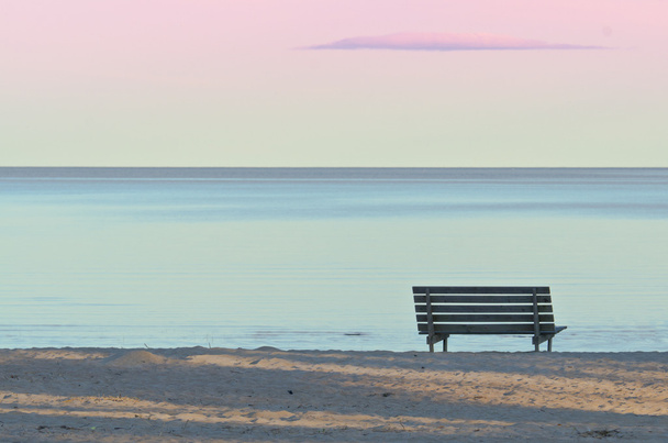 ławka na plaży - Zdjęcie, obraz