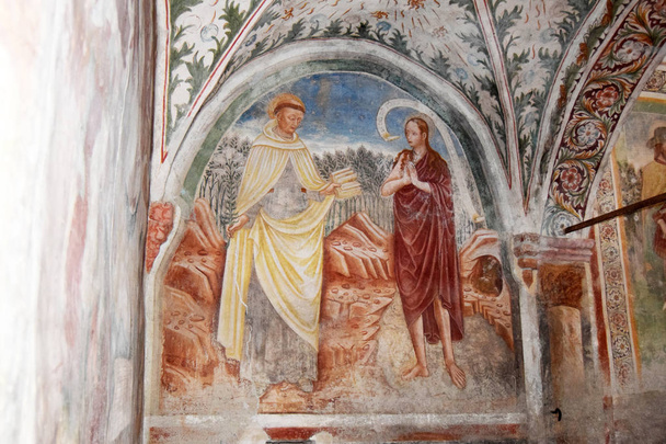 Los maravillosos frescos abandonados en la iglesia de Zone en el Lago I
 - Foto, Imagen