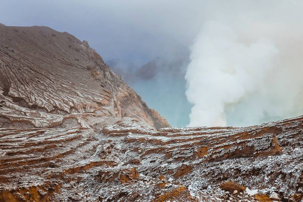 krajobraz góry dym wulkan Ijen Kawah, Indonezja - Zdjęcie, obraz
