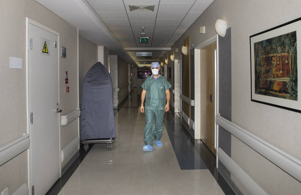 muž v úboru v nemocnici - Fotografie, Obrázek