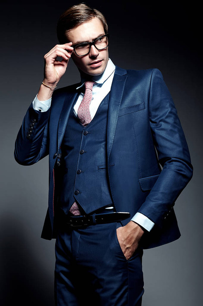  handsome businessman male model in blue suit  posing in studio - Foto, afbeelding