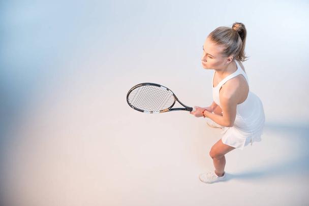 woman with tennis racket - Foto, afbeelding