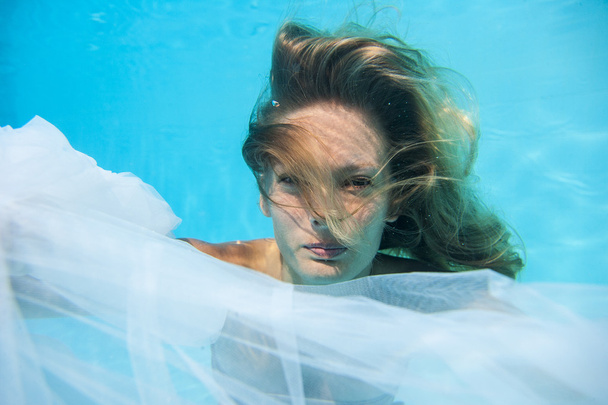 Young woman underwater - 写真・画像
