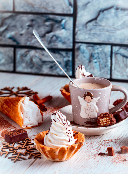 Pasteles y café
 - Foto, Imagen