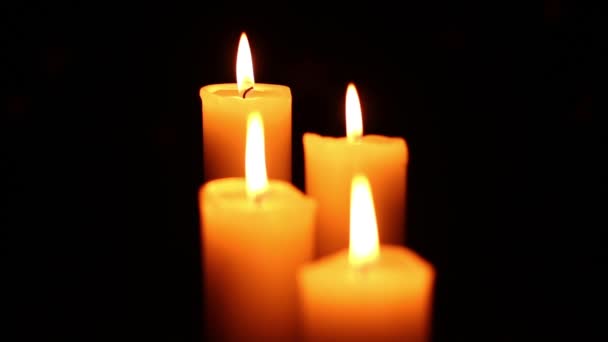 candele accese liscia messa a fuoco transizione
 - Filmati, video
