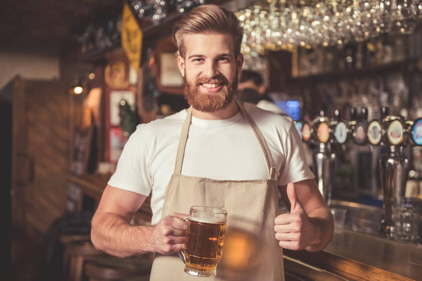 Handsome bearded bartender - Photo, Image
