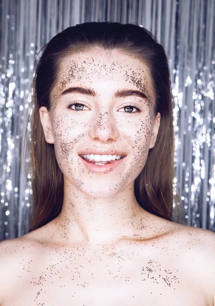 Πορτραίτο κοριτσιού με glitter συνθέτουν - Φωτογραφία, εικόνα