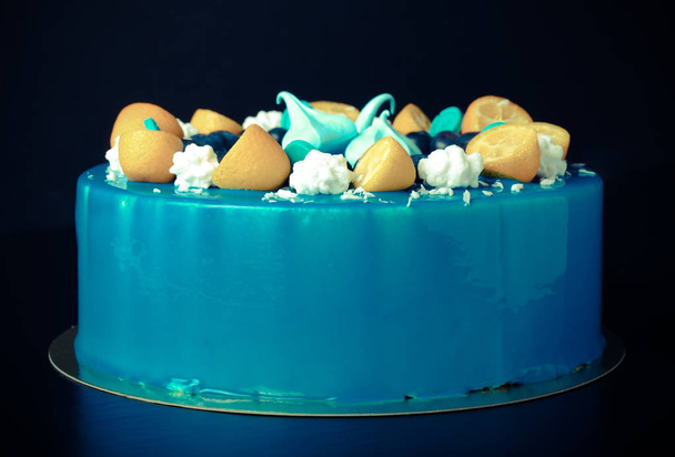 Blue mousse cake with berries, fruit and chocolate. Shallow dept - Valokuva, kuva