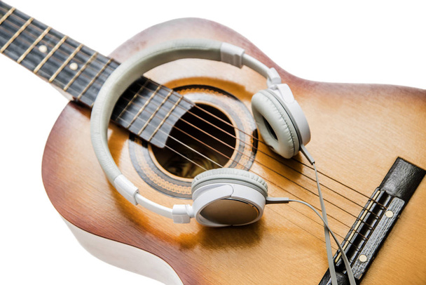  headphones with guitar, isolated o - Φωτογραφία, εικόνα