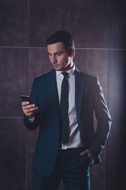 Young serious businessman  reading  message on mobile phone - Foto, Imagem