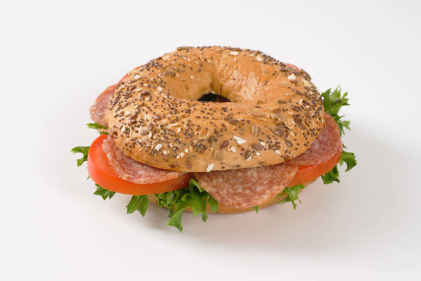 bagel sandwich with salami - Fotó, kép