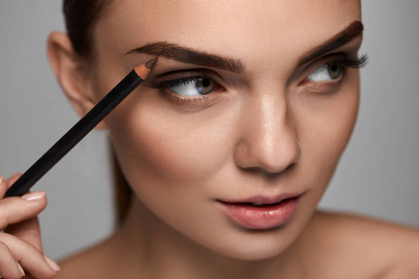 Beautiful Woman Contouring Eyebrows With Pencil. Beauty  - Φωτογραφία, εικόνα