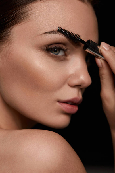 Woman Face With Beautiful Eyebrows And Professional Makeup - Foto, Imagem