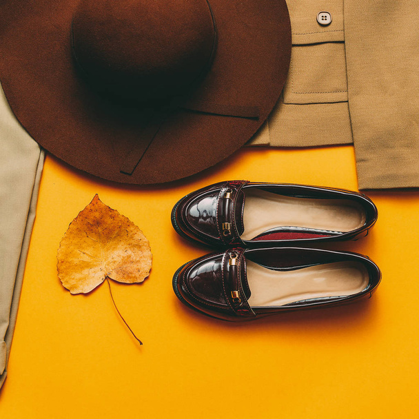 Vintage outfit Shoes hat. Autumn style - Φωτογραφία, εικόνα