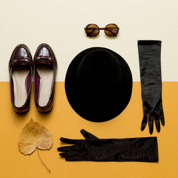 Vintage outfit Hat, gloves, sunglasses. Shoes. Autumn Lady Retro - Fotó, kép