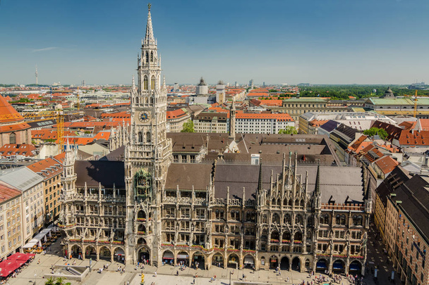 The New Town Hall is a town hall at the northern part of Marienplatz in Munich, Bavaria - Foto, afbeelding