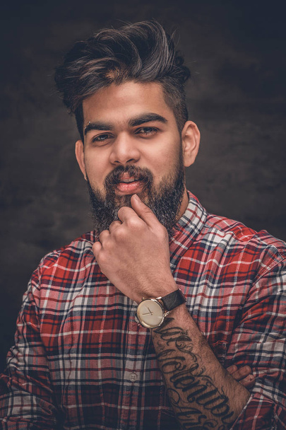魅力的なひげを生やしたインド男性 - 写真・画像