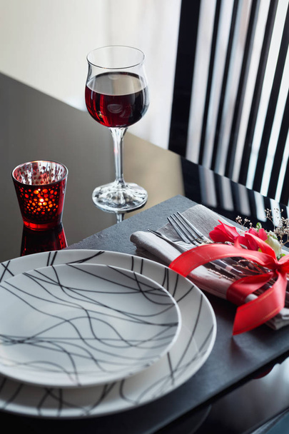 Table place setting with holidays decoration. - Foto, Imagen
