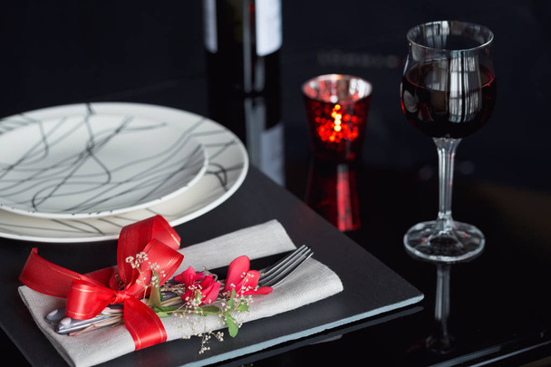 Table place setting with holidays decoration. - Foto, Imagem