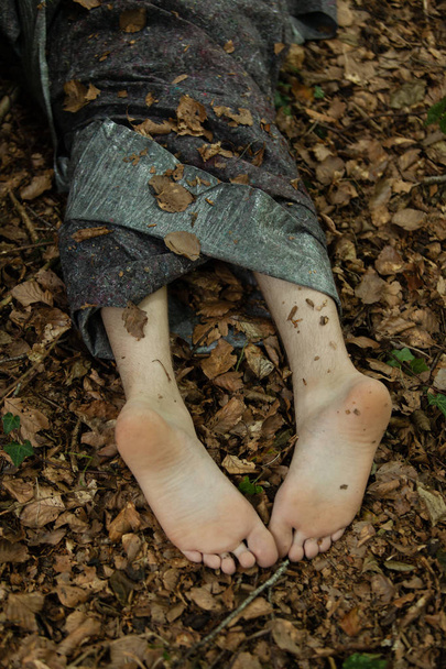 Corpo abbandonato della vittima di omicidio
 - Foto, immagini