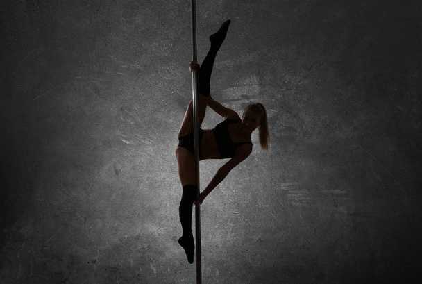 Young pole dancer  - Foto, afbeelding