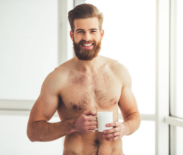 Handsome bearded man at home - Foto, immagini