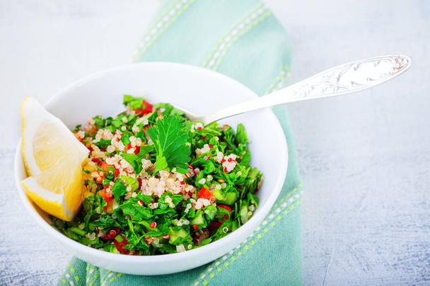 Quinoa tabbouleh salade - Foto, afbeelding