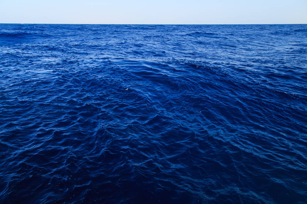hermoso mar azul. Belleza de la naturaleza
. - Foto, imagen