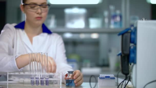 Pharmacist working with liquid in test tube. Medical research in chemical lab - Video