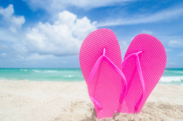 Aftelkalender voor Valentijnsdag achtergrond op het strand van Miami - Foto, afbeelding
