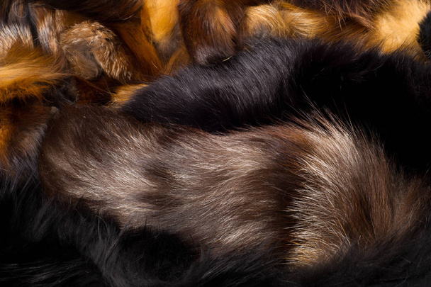 Textur, Hintergrund. Pelzfuchs. ein fleischfressendes Säugetier aus der Hundefamilie mit sprichwörtlich gerissener Schnauze und buschigem Schwanz. - Foto, Bild