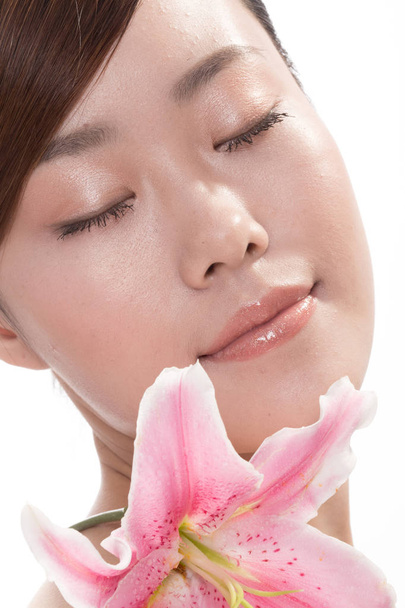 facial makeup of asian woman with flower - Foto, afbeelding