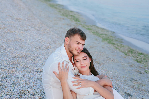 beautiful couple on the beach - Valokuva, kuva