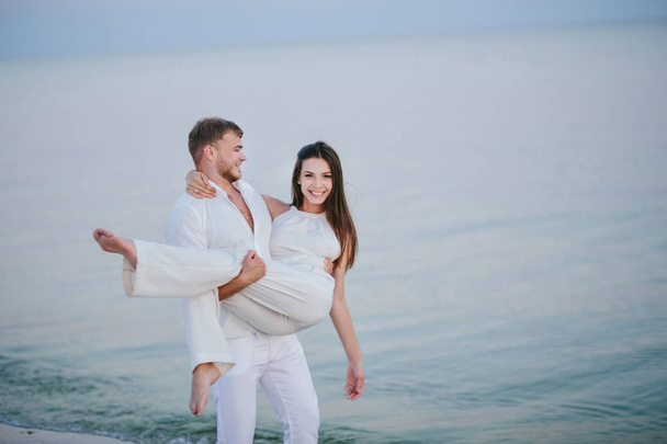 beautiful couple on the beach - Foto, Imagem
