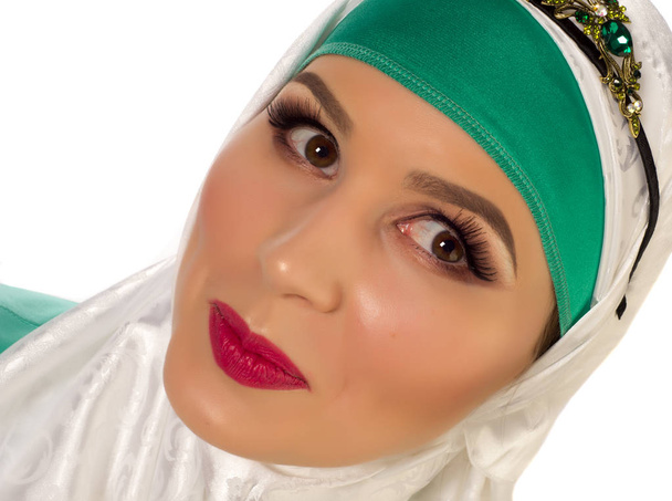 Hiyab. El pañuelo islámico para la cabeza de las mujeres y la ropa general
, - Foto, Imagen