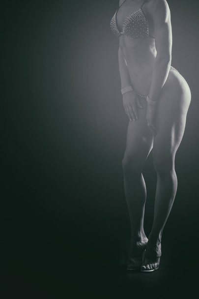 Sexy fitness girl posing - Valokuva, kuva
