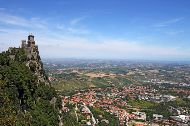 Rocca della Guaita San Marino Fort landschap Italië - Foto, afbeelding