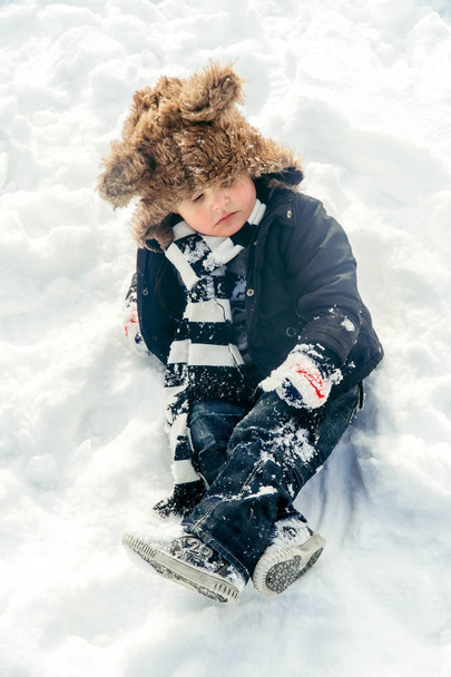 Fiú téli szórakozás - Fotó, kép