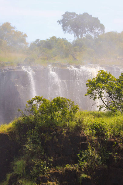 La goutte d'eau sur les chutes Victoria sur la rivière africaine Zam
 - Photo, image