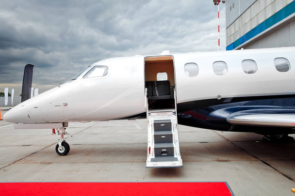 αεροπλάνο τζετ για επιχειρηματίες - Φωτογραφία, εικόνα