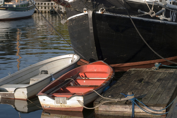 Лодки в гавани
 - Фото, изображение