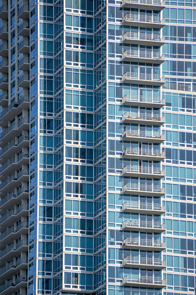Modrn Wolkenkratzer-Eigentumswohnungen in der Stadt - Foto, Bild