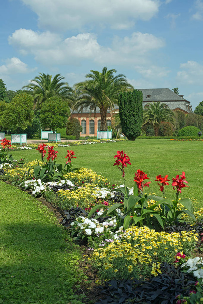 Orangerie garden in Darmstadt (Hesse, Alemania)
) - Foto, imagen