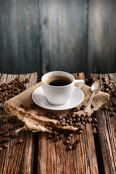 Olasz kávéval a kis fehér kupa - Fotó, kép