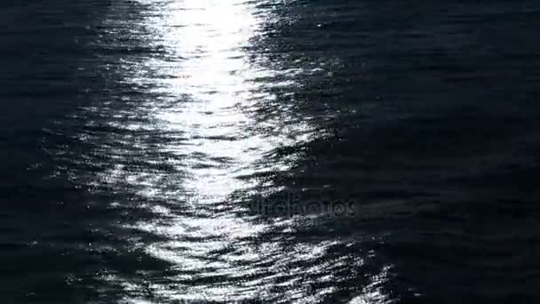 Морские волны ночью - Кадры, видео